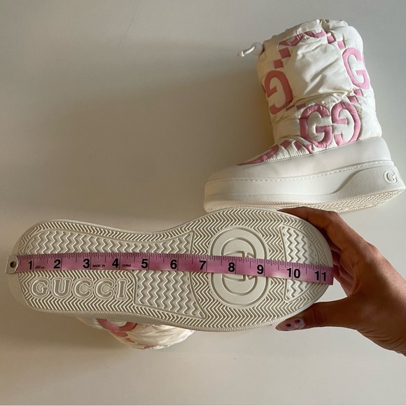 Gucci Logo GG Matelasse Snow Boots - Picture 16 of 17